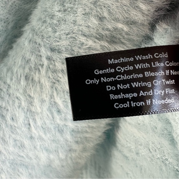 New Boston Proper Baby Blue V-neck Pullover Soft Fuzzy Eyelash Sweater XS - Picture 11 of 12